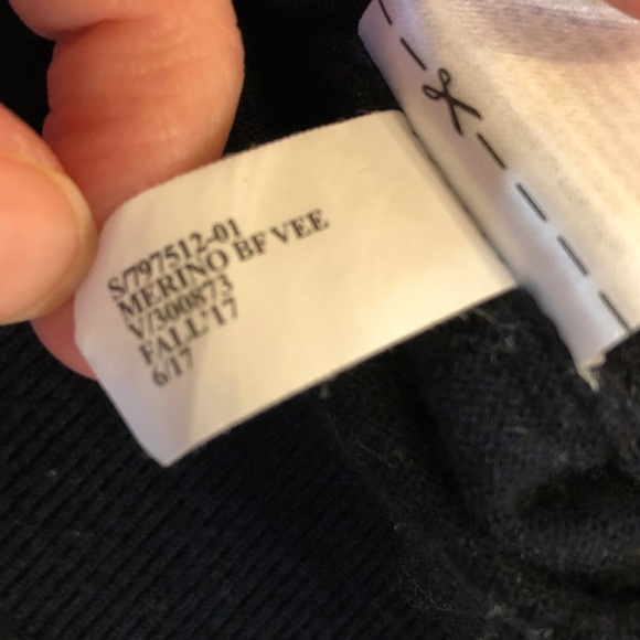 Banana Republic Navy Blue V-neck Merino Wool Sweater size XS - Picture 5 of 6